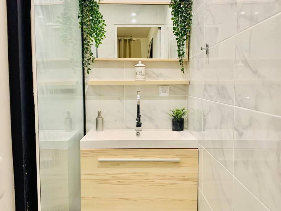 Appartement T2 Ideal Pour Familles Ou Sejour D Affaire อาร์ฌ็องเตย ภายนอก รูปภาพ
