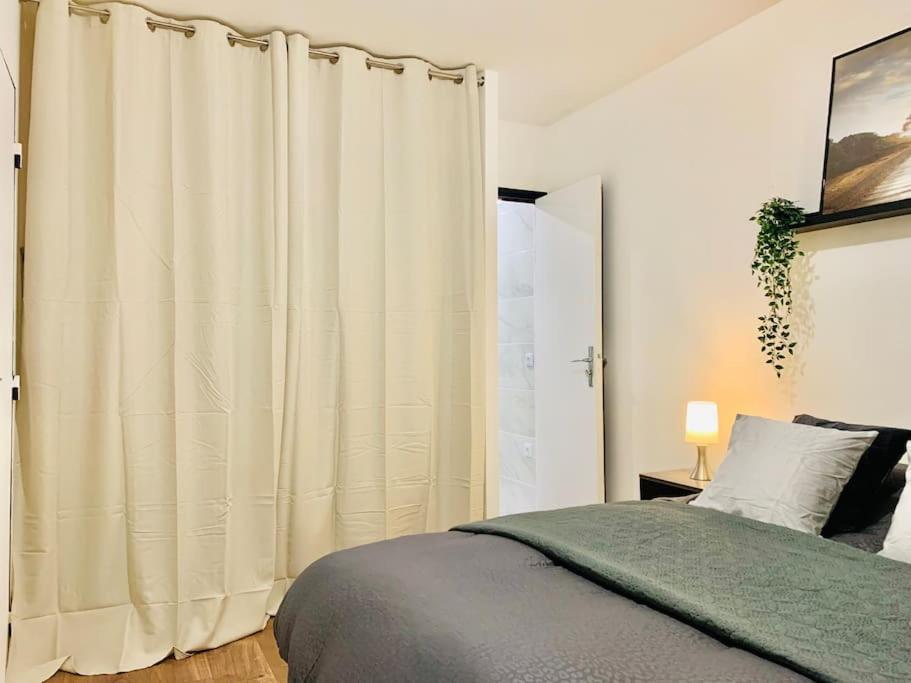 Appartement T2 Ideal Pour Familles Ou Sejour D Affaire อาร์ฌ็องเตย ภายนอก รูปภาพ